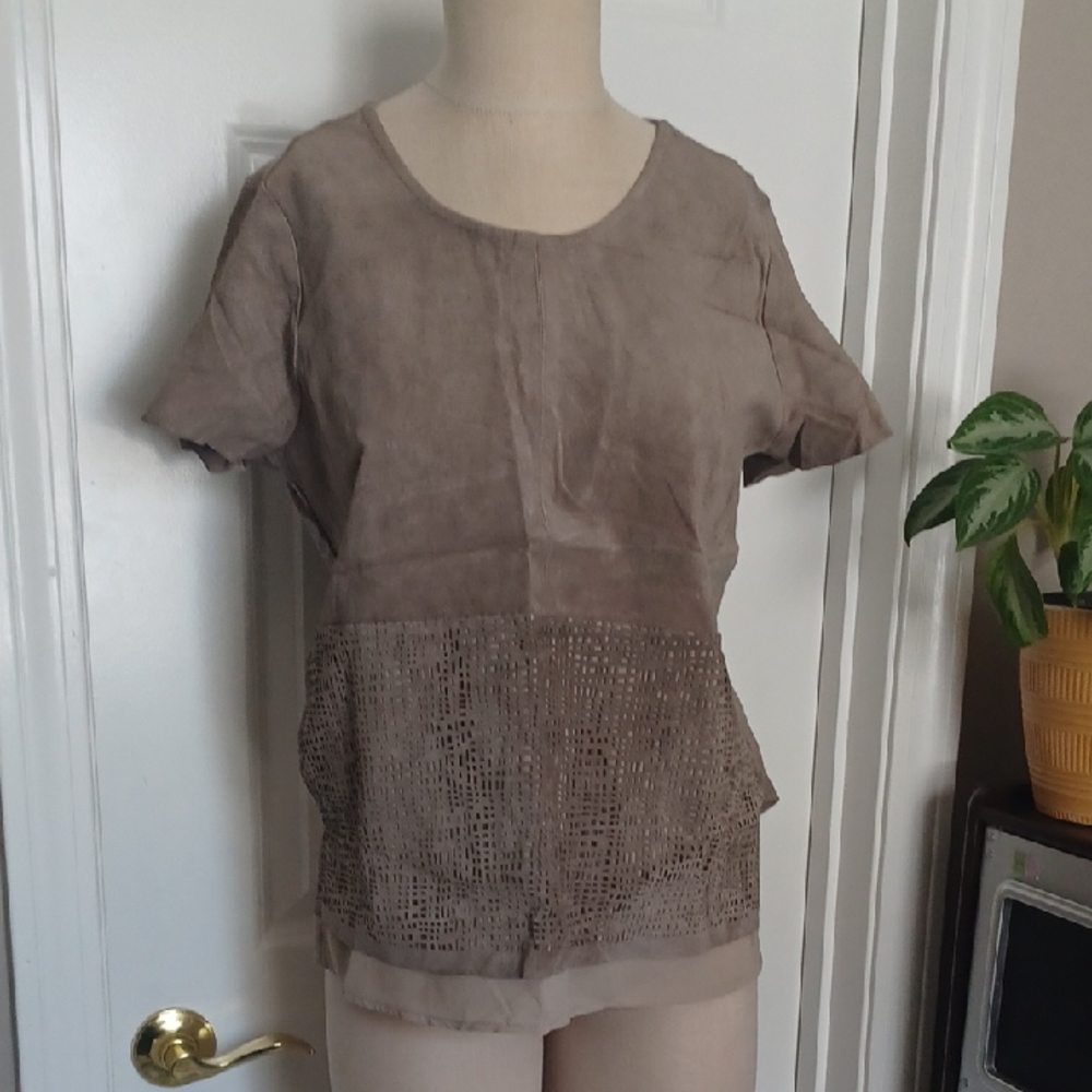 Ecru Taupe Short Sleeve Women's Top